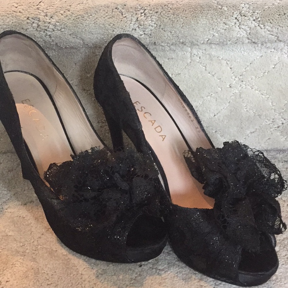 Escada lace platform heels with removable bows